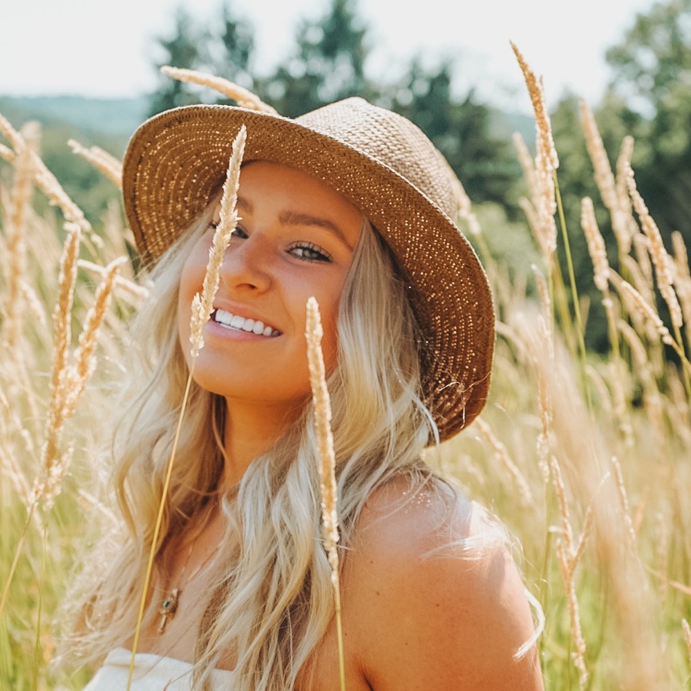 Meet your Poshmark Ambassador, Julia